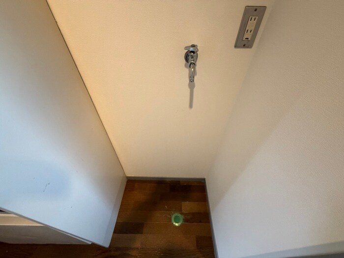 物件内観写真14　(洗濯機置場)