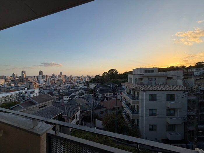 物件内観写真16　(室内からの展望)