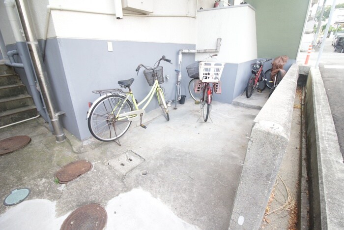 物件外観写真4　(駐輪場)