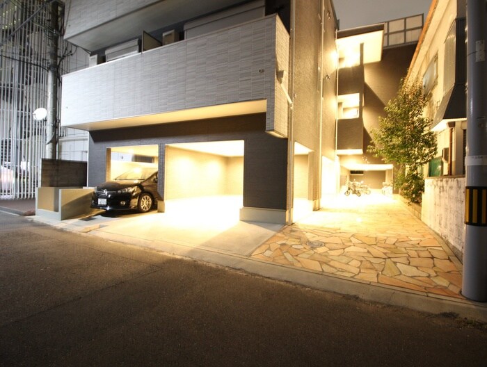 物件外観写真3　(エントランス部分)