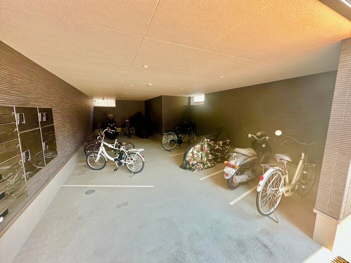 物件外観写真5　(駐輪場)