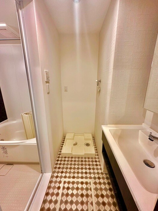 物件内観写真16　(洗濯機置場)