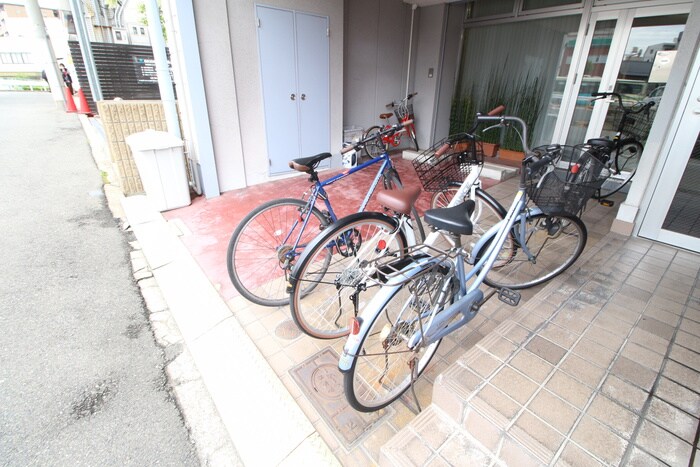 物件外観写真3　(駐輪場)