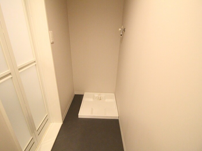 物件内観写真15　(洗濯機置場)