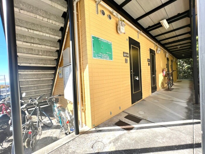 物件外観写真6　(エントランス部分)