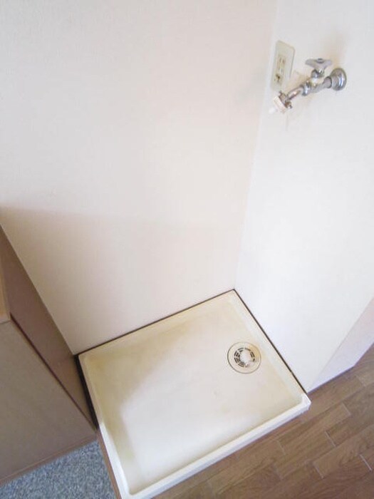 物件内観写真14　(洗濯機置場)