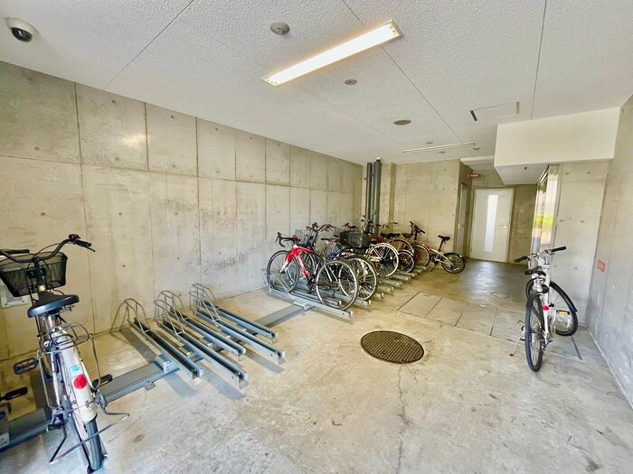 物件外観写真4　(駐輪場)