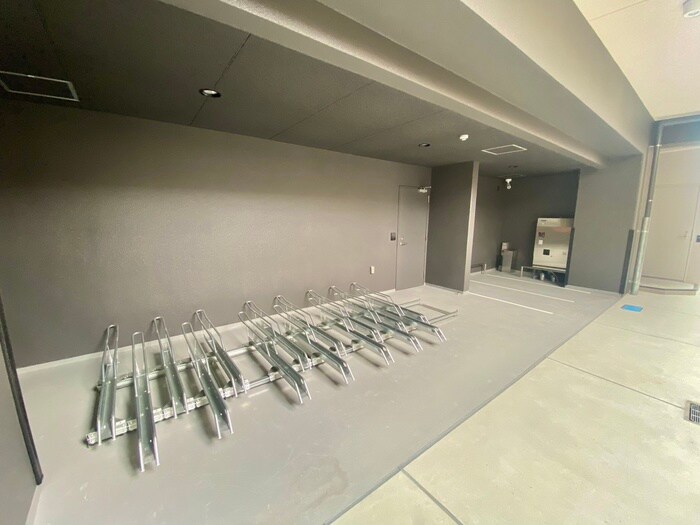 物件外観写真2　(駐輪場)