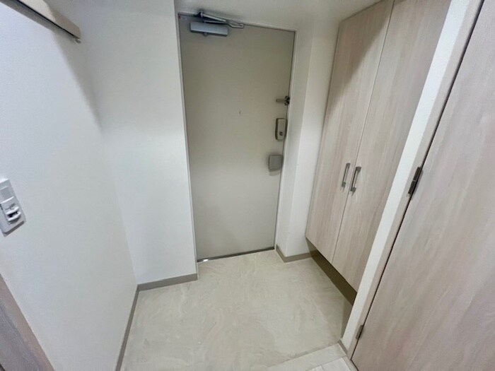物件内観写真8　(玄関)