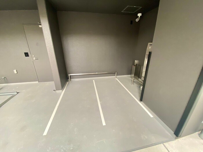 物件外観写真5　(バイク置き場)