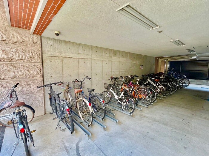 物件外観写真4　(駐輪場)