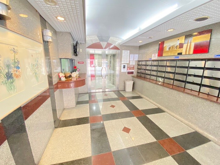 物件外観写真2　(エントランス部分)