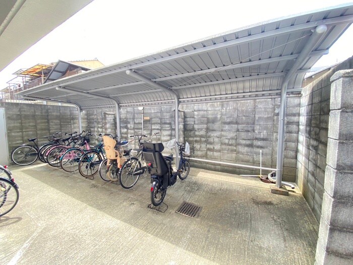 物件外観写真5　(駐輪場)