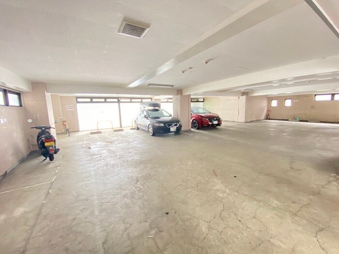 物件外観写真6　(駐車場)