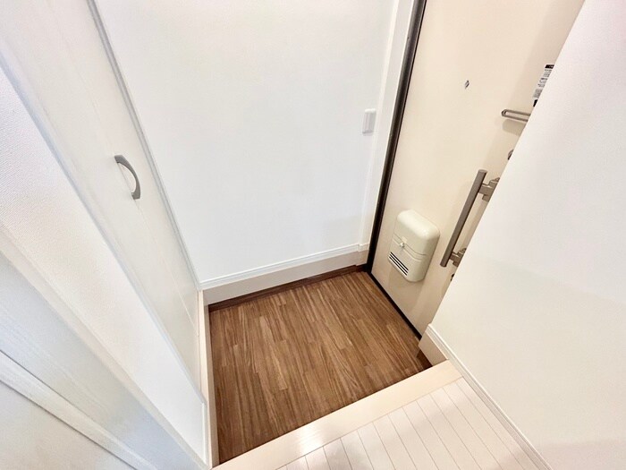 物件内観写真16　(玄関)