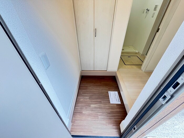 物件内観写真17　(玄関)