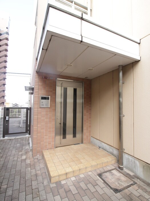 物件外観写真3　(エントランス部分)