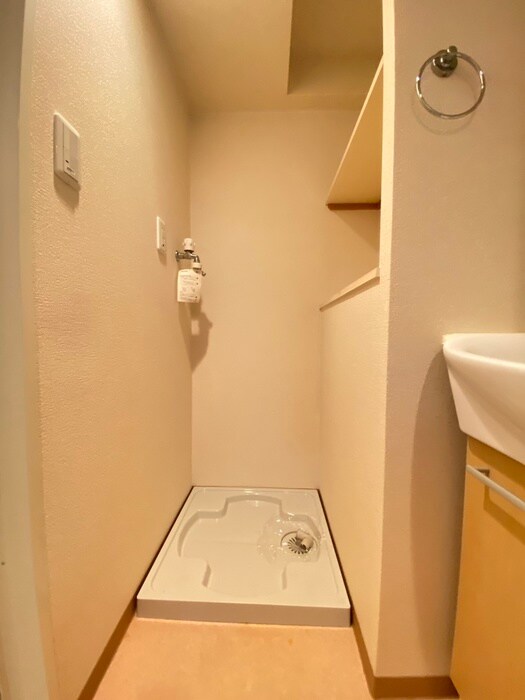 物件内観写真13　(洗濯機置場)