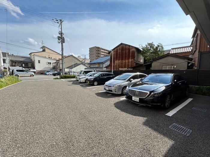 物件外観写真5　(駐車場)