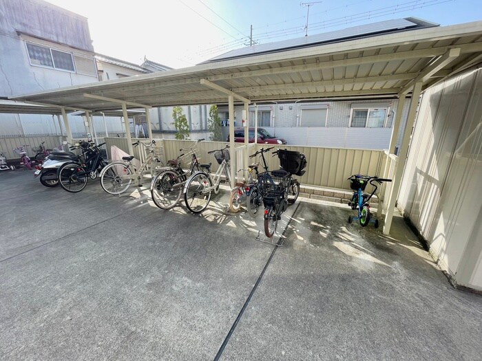 物件外観写真4　(駐輪場)