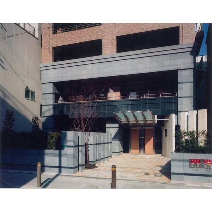 物件外観写真5　(エントランス部分)