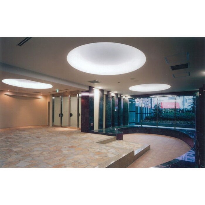 物件外観写真6　(エントランス部分)