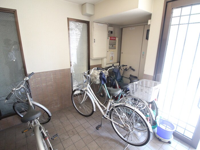 物件外観写真6　(駐輪場)