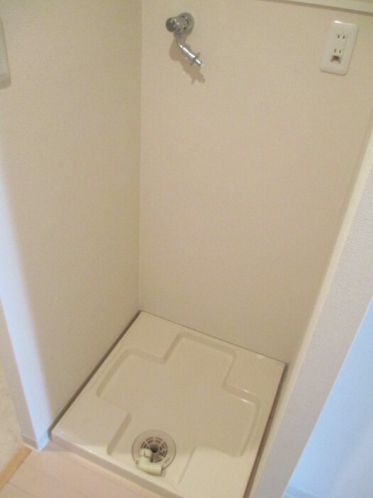 物件内観写真11　(洗濯機置場)