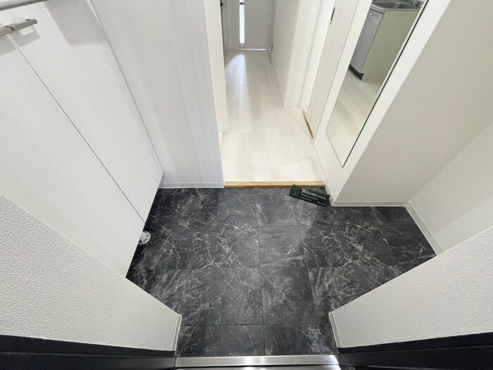 物件内観写真17　(玄関)