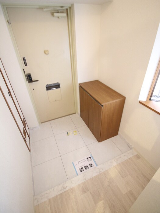 物件内観写真14　(玄関)