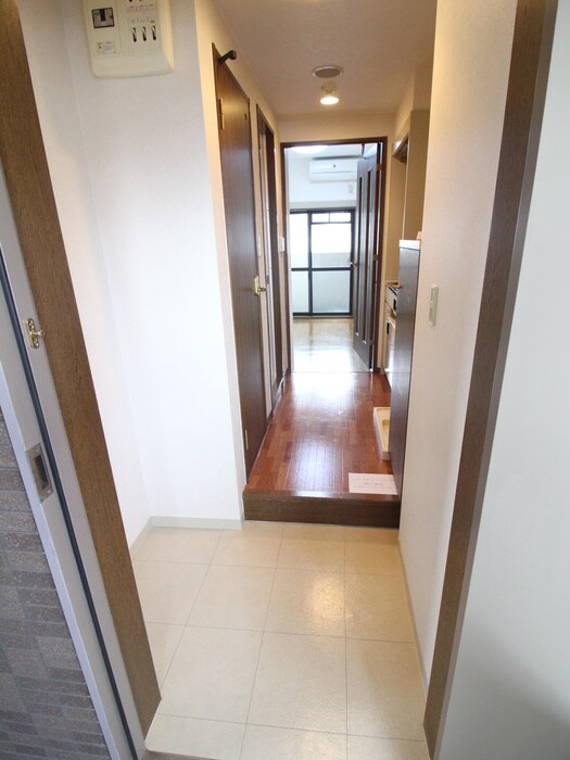 物件内観写真7　(玄関)