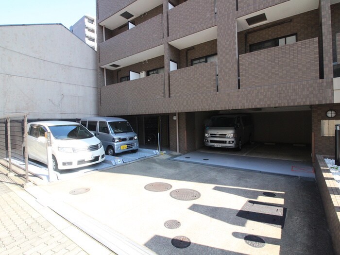 物件外観写真3　(駐車場)