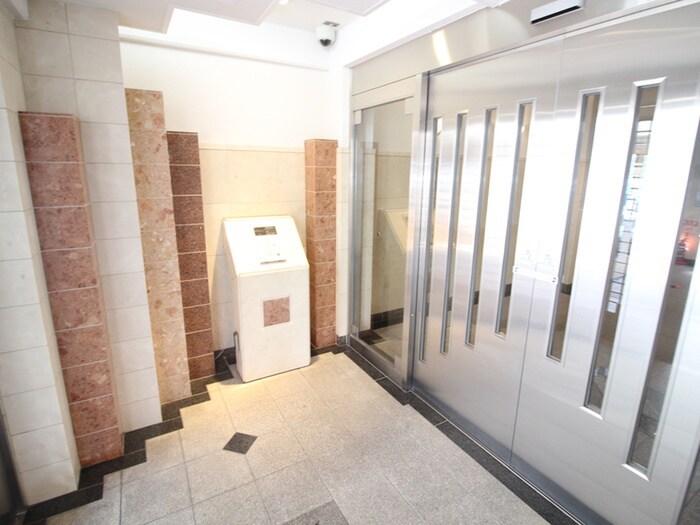 物件外観写真6　(エントランス部分)