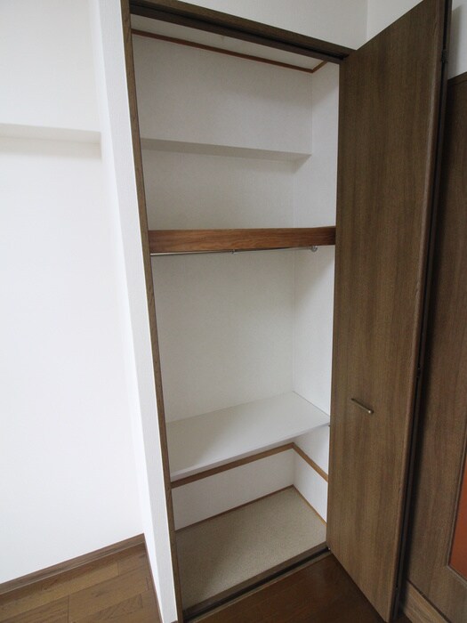 物件内観写真16　(収納)