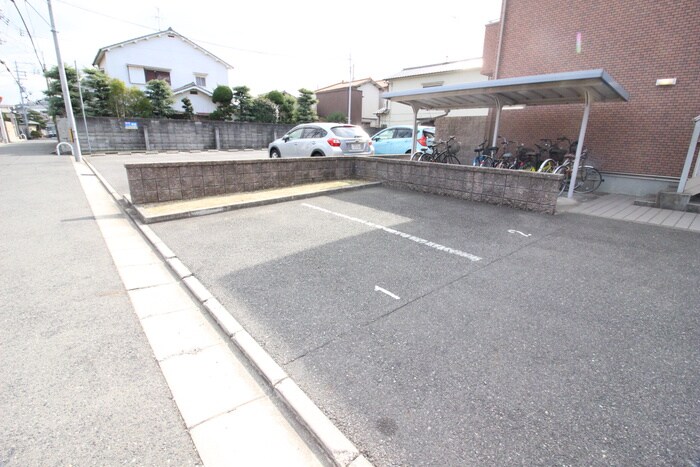 物件外観写真4　(駐車場)