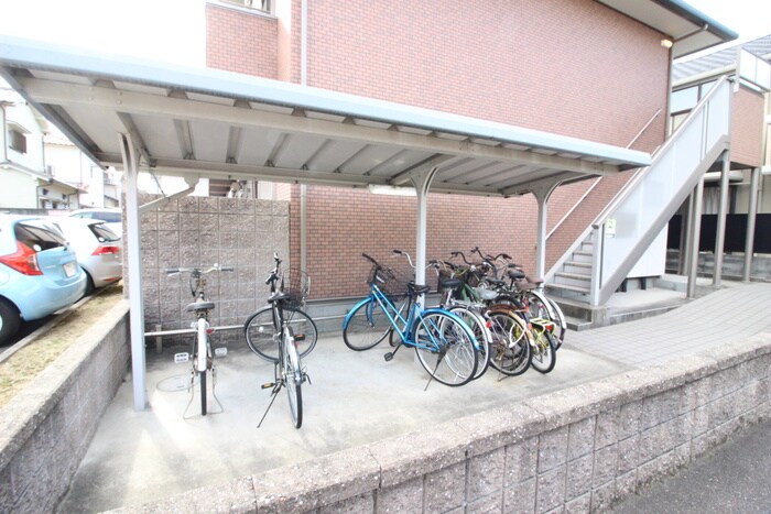 物件外観写真5　(駐輪場)