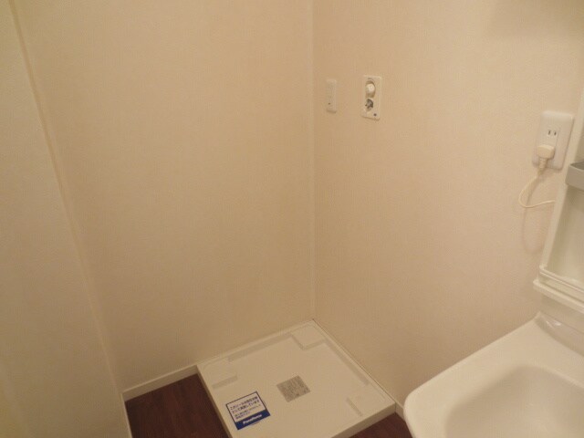 物件内観写真12　(洗濯機置場)