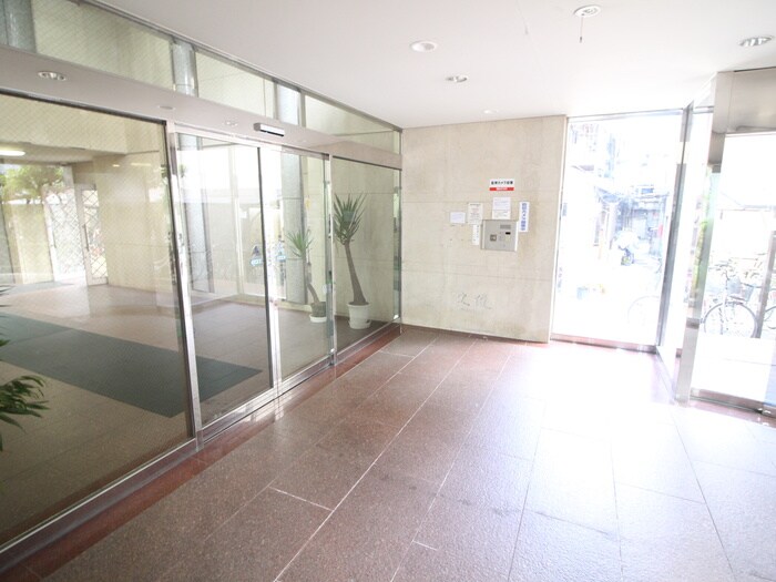 物件外観写真3　(エントランス部分)