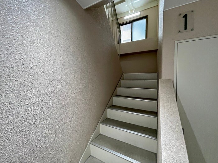 物件外観写真5　(エントランス部分)