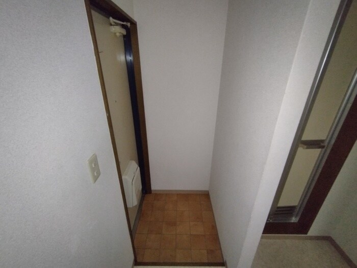 物件内観写真13　(玄関)
