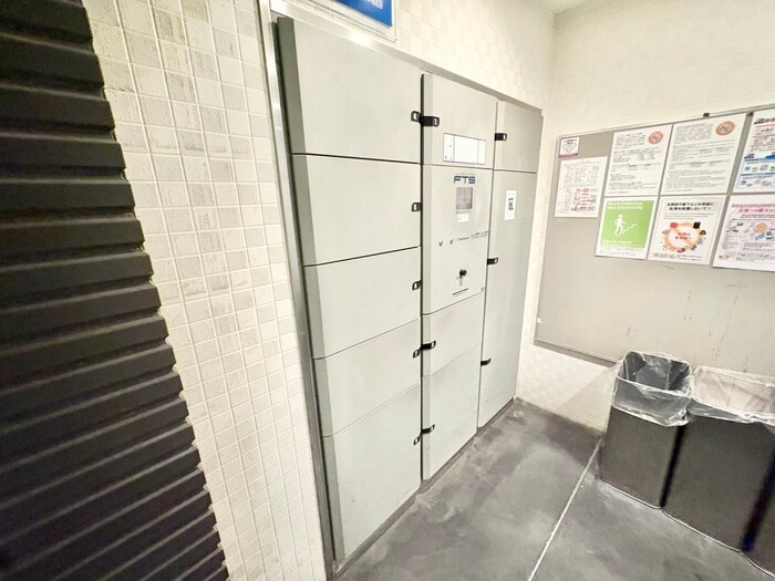 物件外観写真4　(エントランス部分)