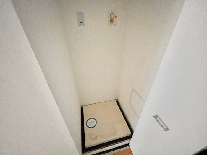 物件内観写真13　(洗濯機置場)