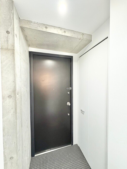 物件内観写真13　(玄関)