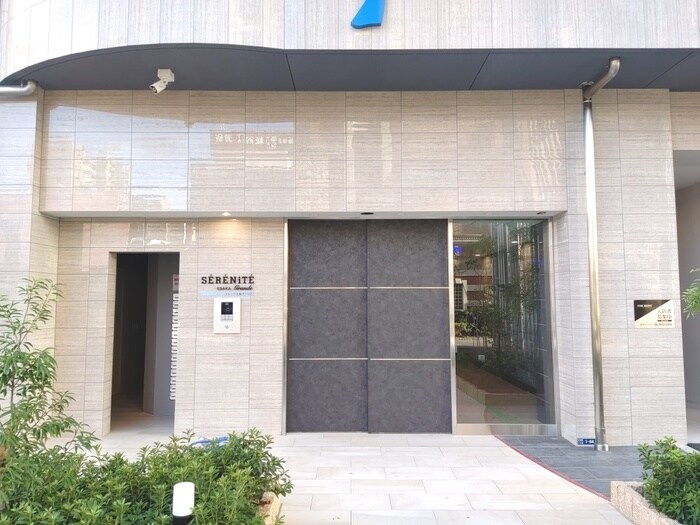 物件外観写真6　(エントランス部分)