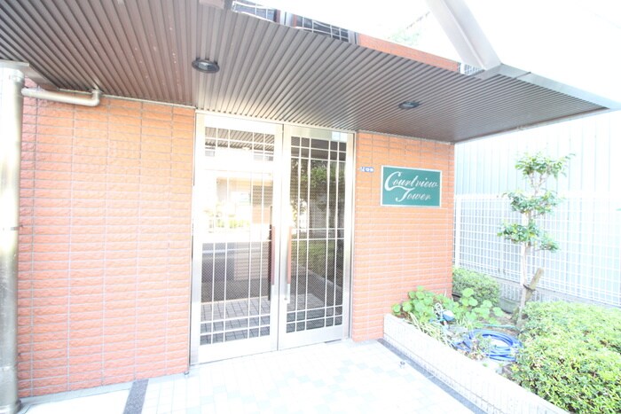 物件外観写真3　(エントランス部分)