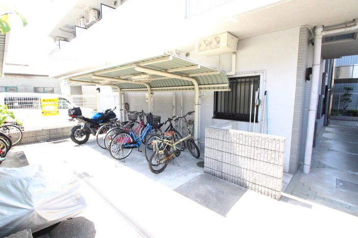 物件外観写真4　(駐輪場)