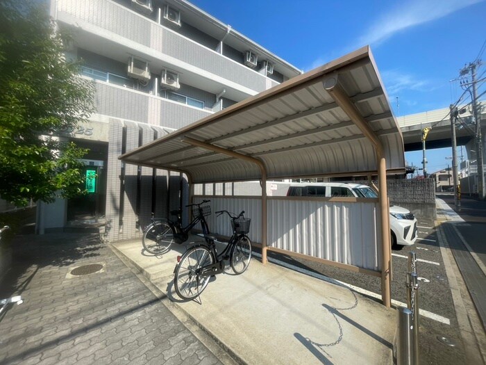 物件外観写真4　(駐輪場)