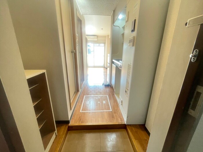 物件内観写真13　(玄関)