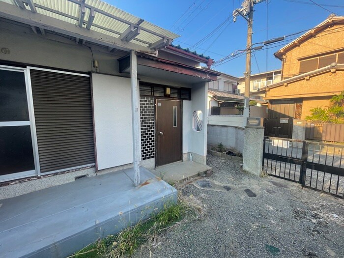 物件外観写真3　(エントランス部分)