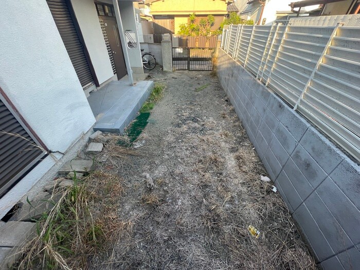 物件外観写真4　(駐車場)